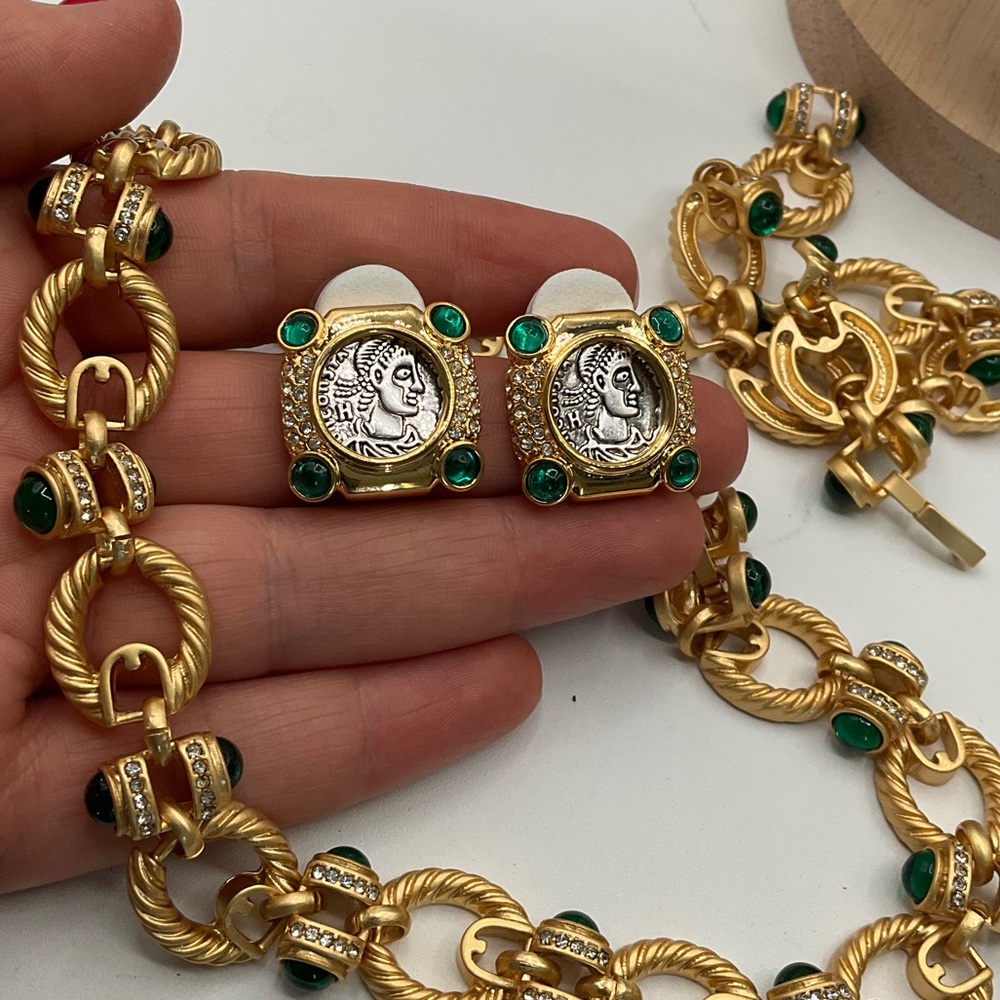 Anthropologie Gold and Green Necklace Set - Picture 5 of 6
